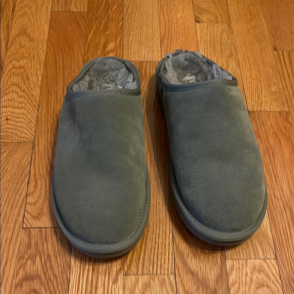 EUC. UGG Men’s Slippers - Picture 2 of 3